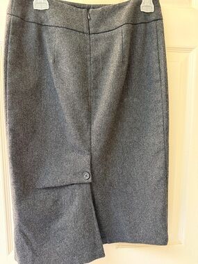 Stunning wool pencil skirt with unique details